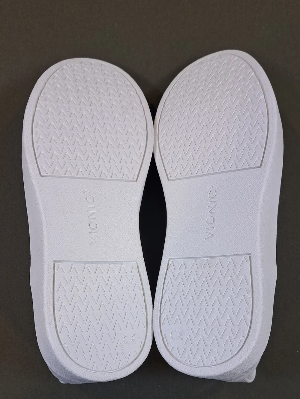 Vionic Winny Knit Sneaker - Color: White - Size: Women 8.5 - Picture 8 of 9